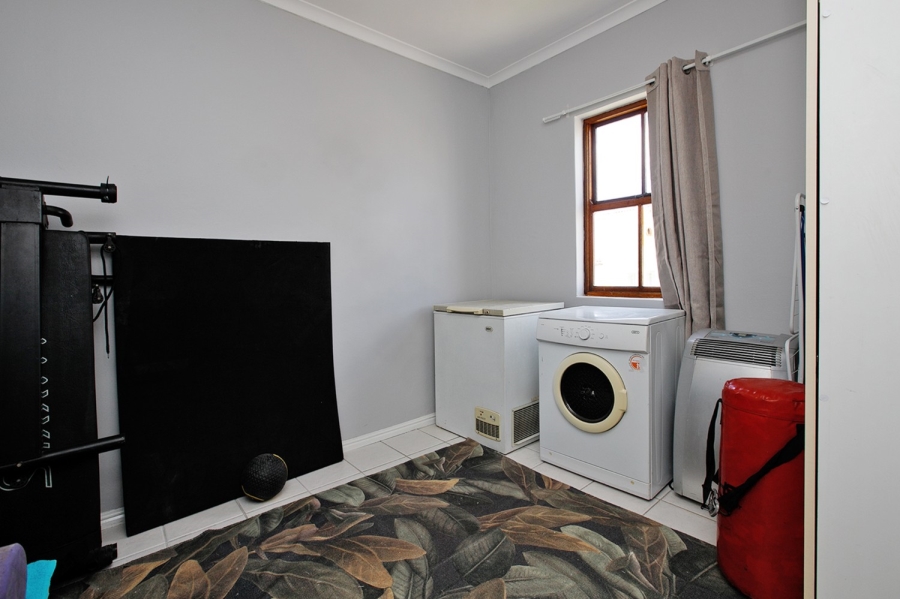 To Let 2 Bedroom Property for Rent in Wynberg Western Cape